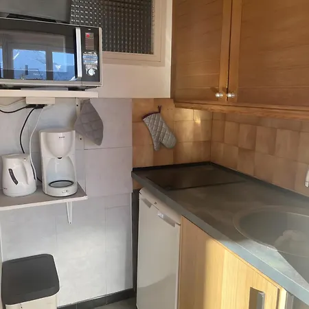 Pied Des Pistes Vue Montagne *