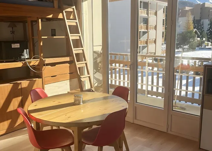 Pied Des Pistes Vue Montagne